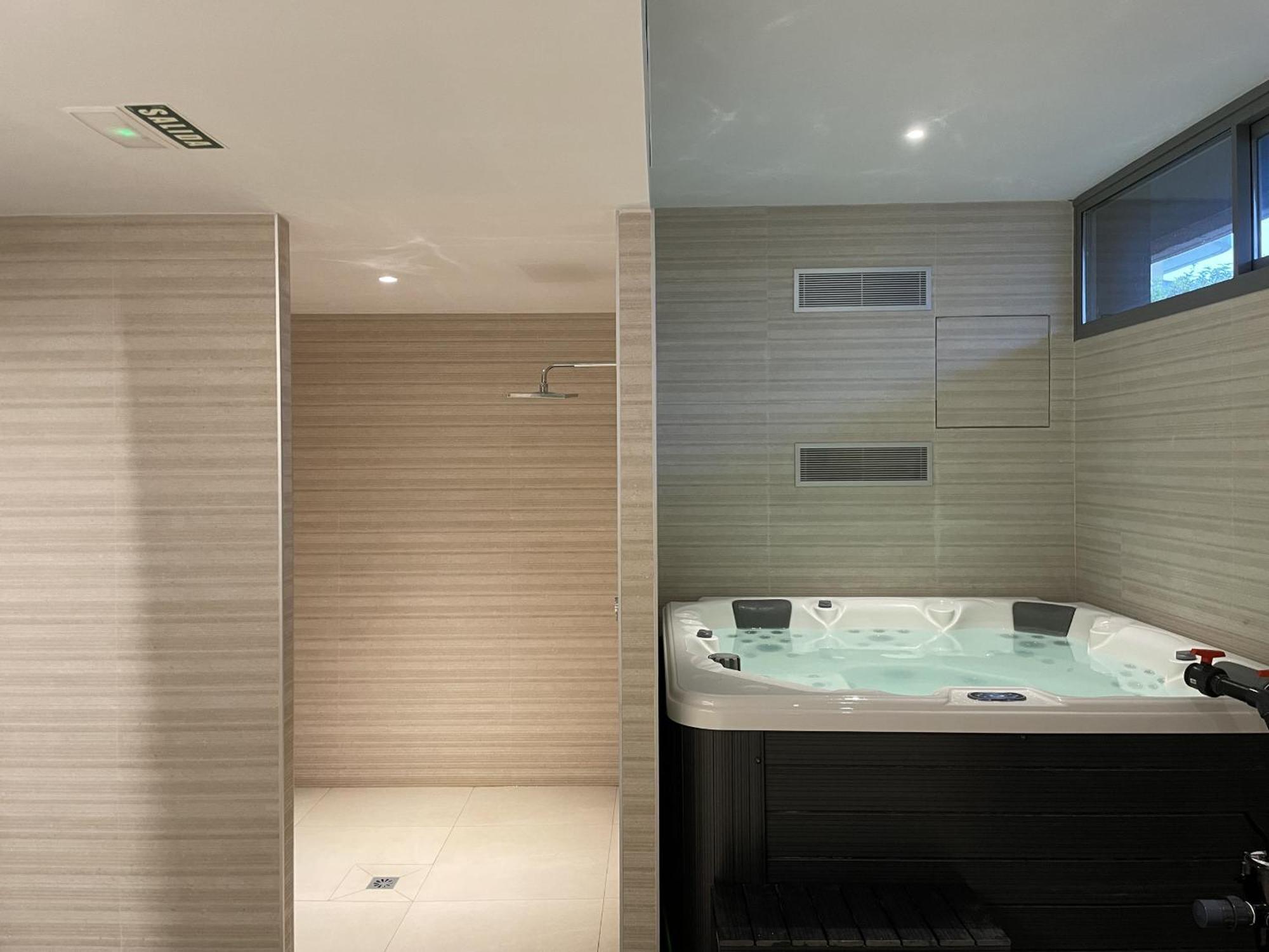 Vivi Homes - Elies House Pool, Gym, Spa & Sea View El Faro Exterior photo